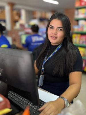 Juliane, Gerente da Kalbir Food Service em Maracanaú | Lojas Kalbir